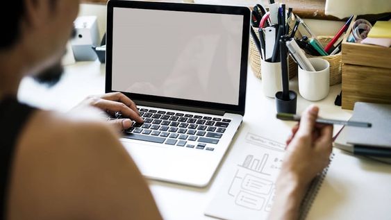 Según el empresario mexicano, es oportuno que las personas marginadas se incorporen al mercado económico. Con una buena educación que los sustente.