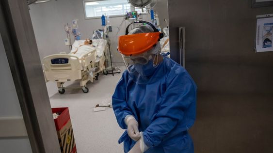 Ayer murieron 35 personas por Covid-19, según se informó en el parte diario y hubo 859 casos confirmados, a través de las pruebas diagnósticas. / Foto: Ignacio Blanco