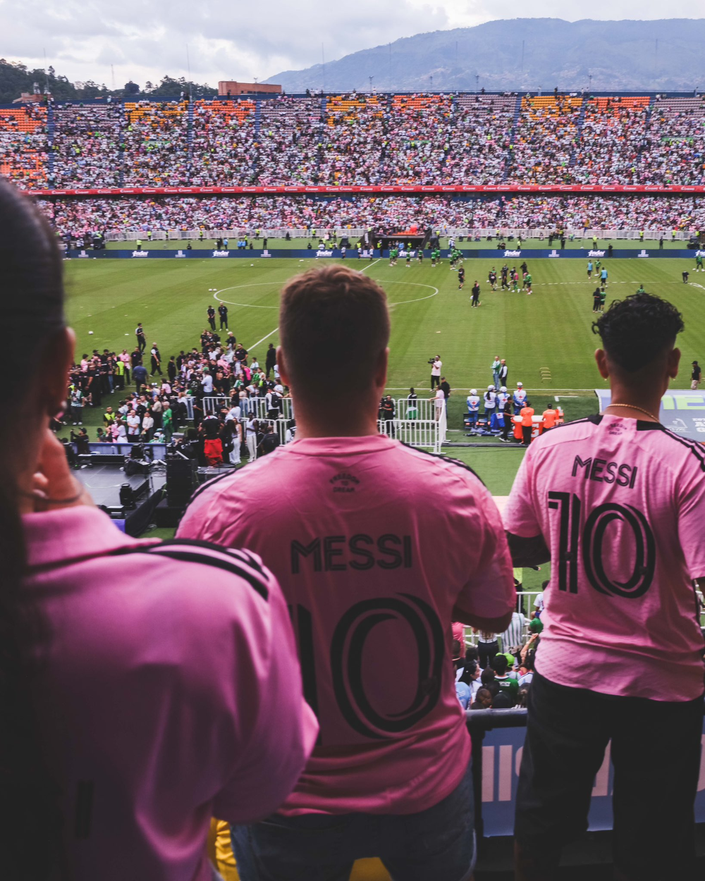 Locura. El estadio Atanasio Girardot de Medellín estuvo colmadísimo por la presencia de Messi.