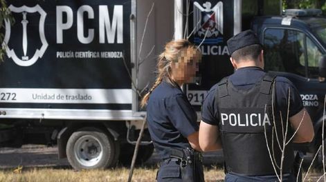 Los Andes | Policía Científica llegó hasta la planta recicladora de Alto Salvador para trabajar en la escena donde fue hallado el cuerpito de la beba. - Archivo / Los Andes