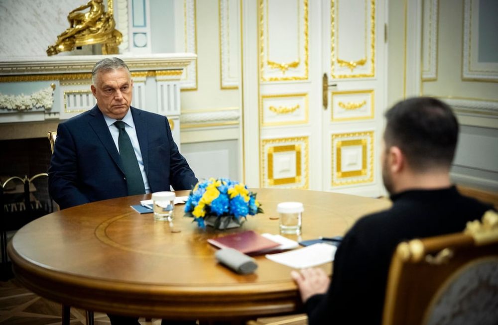 El primer ministro de Hungría, Viktor Orbán, se reúne esta mañana con el presidente de Ucrania, Volodimir Zelenski, en un primer encuentro que podría delimitar el fin de la guerra con Rusia.