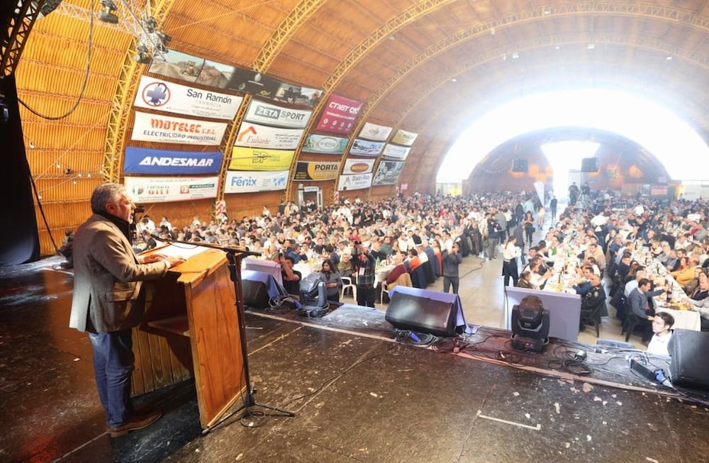 El gobernador Alfredo Cornejo en la Fiesta Nacional de la Ganadería de Zonas Áridas. Foto: X / @alfredocornejo
