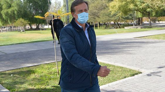 El Gobernador confía en lo que le dicen los sondeos: la buena imagen de su gestión, pese a la pandemia. Foto: Orlando Pelichotti / Los Andes