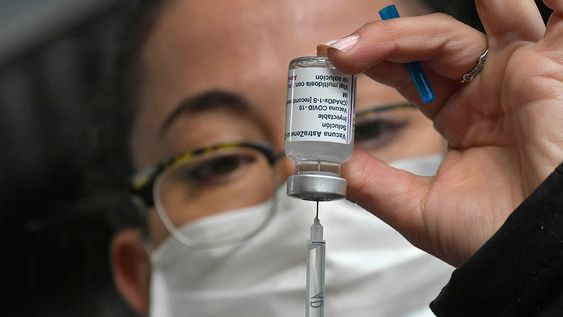 Vacuna del laboratorio AstraZeneca (Orlando Pelichotti / Los Andes)