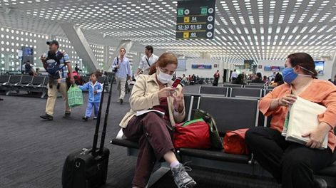 En los aeropuertos de Estados Unidos exigirán el certificado de vacunación a todos los viajeros pero notas están aprobadas.