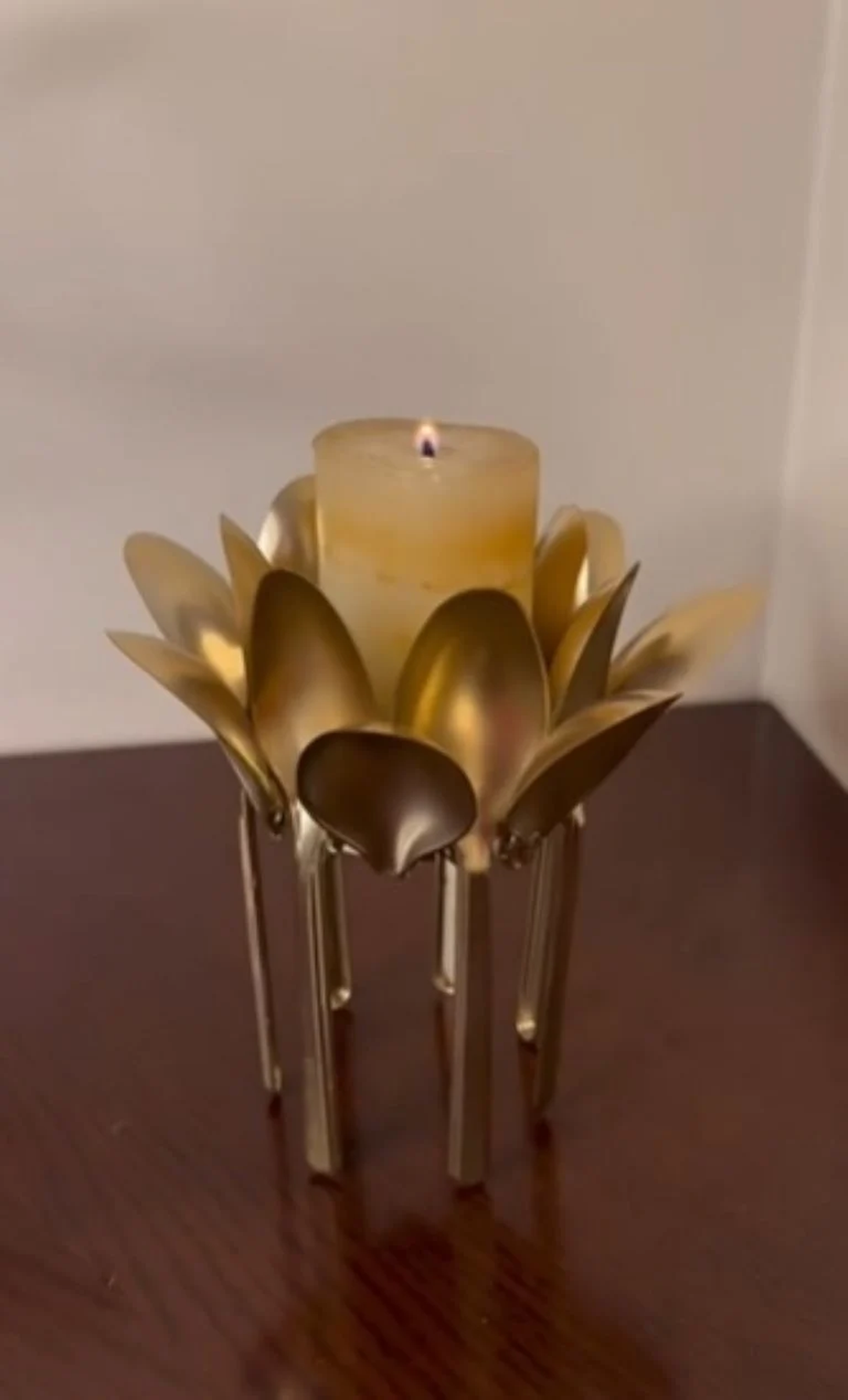 Este adorno es una gran opción para iluminar cada rincón de tu casa. Este adorno es una gran opción para iluminar cada rincón de tu casa.