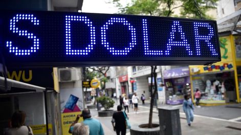 Los Andes | Dolar cotización pizzarra en Córdoba dolar blue 224 devauacion del peso  ( Ramiro Pereyra / La Voz )