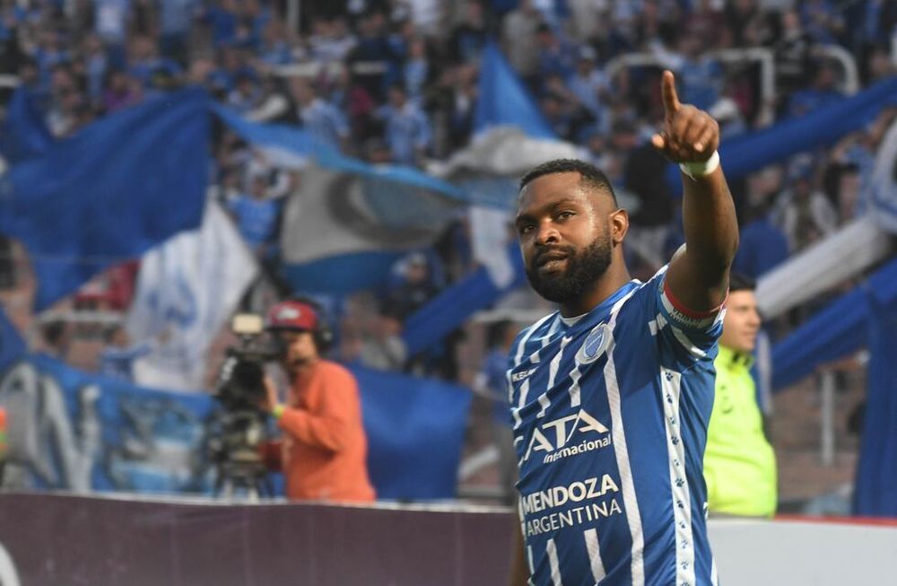 Hace un tiempo, el suicidio del Morro García conmocionó y abrió el debate sobre la importancia y la necesidad de contar con profesionales que acompañen a los jugadores. / Los Andes.