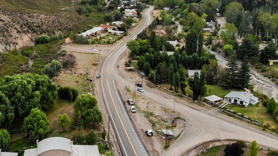 Las Vegas y Valle de Sol ya tienen su calle principal asfaltada y la ruta hasta Potrerillos recién pintada