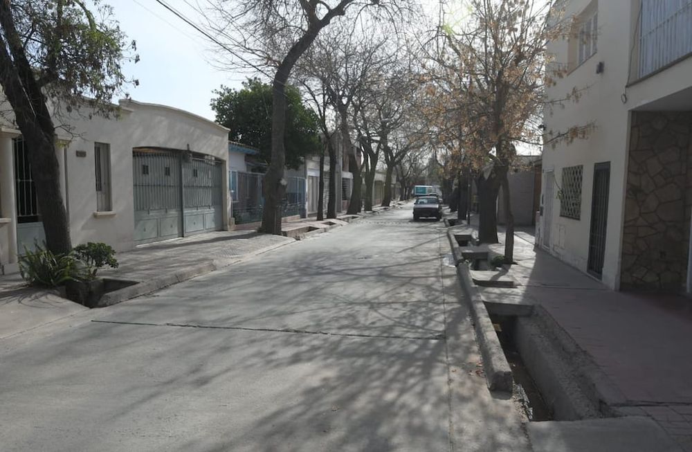 Alsina al 2.400, Ciudad. Lugar donde detuvieron al podólogo porteño Germán Berjeli, de 41 años, acusado del asesinato de su esposo. (Ignacio Blanco / Los Andes)