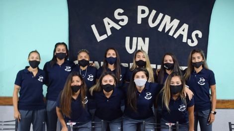 Doce jugadoras de Las Pumas vivieron un momento inolvidable ayer por la noche.