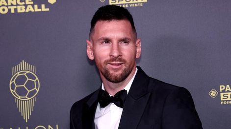 París (Francia), 30/10/2023.- Lionel Messi, Antonela Roccuzzo y sus hijos llegan a la ceremonia del Balón de Oro 2023 en el Teatro du Chatelet de París, Francia, 30 de octubre de 2023. (Francia) EFE/EPA/MOHAMMED BADRA