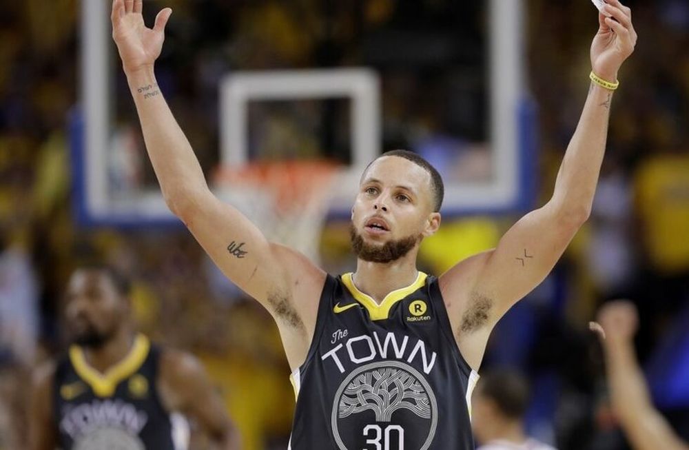 Curry logró otro récord histórico en la NBA