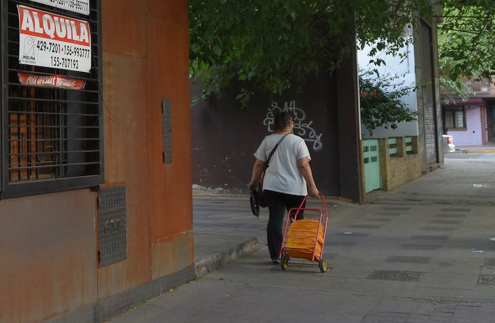 Por la baja de la inflación y la recuperación de los salarios, la actualización del alquiler por ICL está dando índices muy altos y lleva a renegociar montos. Foto: Los Andes
