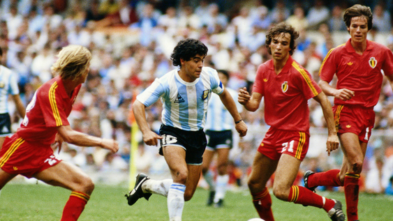 Subastan una mítica camiseta de Maradona del Mundial 86