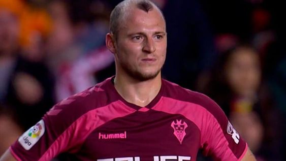 Le gritaron “nazi p...” y el árbitro suspendió el partido Rayo Vallecano vs Albacete