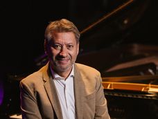 El pianista local, de gran actividad en escenarios locales y del mundo, adelanta composiciones de su nuevo álbum en el teatro Independencia.