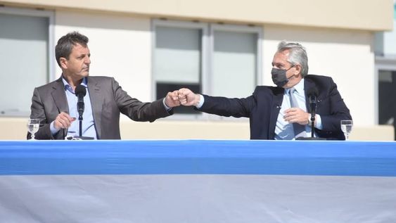 El titular de la Cámara de Diputados, Sergio Massa, participó junto con el presidente Alberto Fernández de una recorrida por el laboratorio de insumos hospitalarios BINA, en el Parque Industrial Hudson.