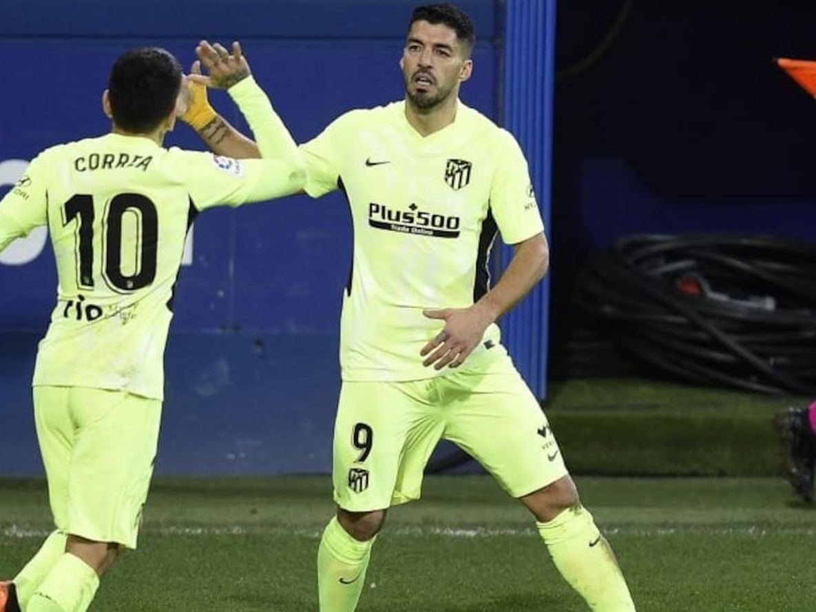 El uruguayo Luis Suárez convirtió dos goles para que el Atlético Madrid saque siete puntos de diferencias al escolta. / Gentileza.