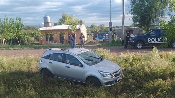 Espectacular vuelco en un tramo de Ruta 7 entre La Dormida y Las Catitas.