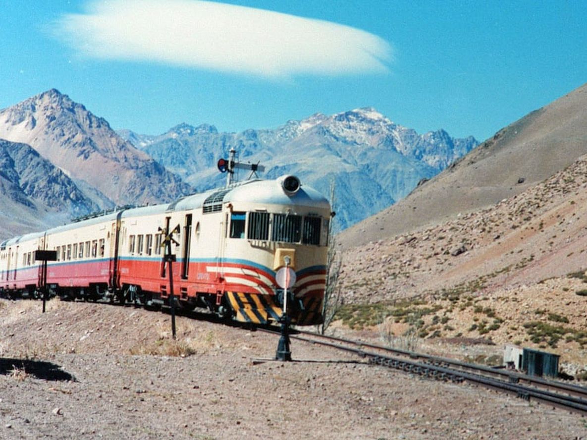 Tren Trasandino en el Puente del Inca / Foto: Gentileza Cruz Gabino