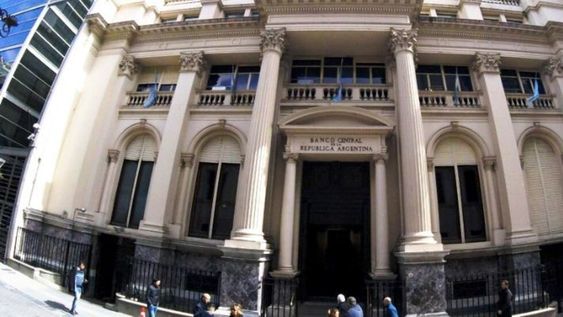 El Banco Central sumarió a personas y entidades financieras por infracciones al cepo