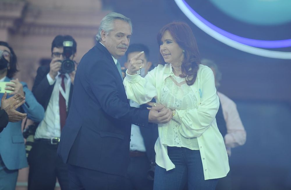 La vicepresidenta Cristina Kirchner felicitó a Alberto Fernández y a la primera dama por el nacimiento de su hijo Francisco (Foto: Clarín)