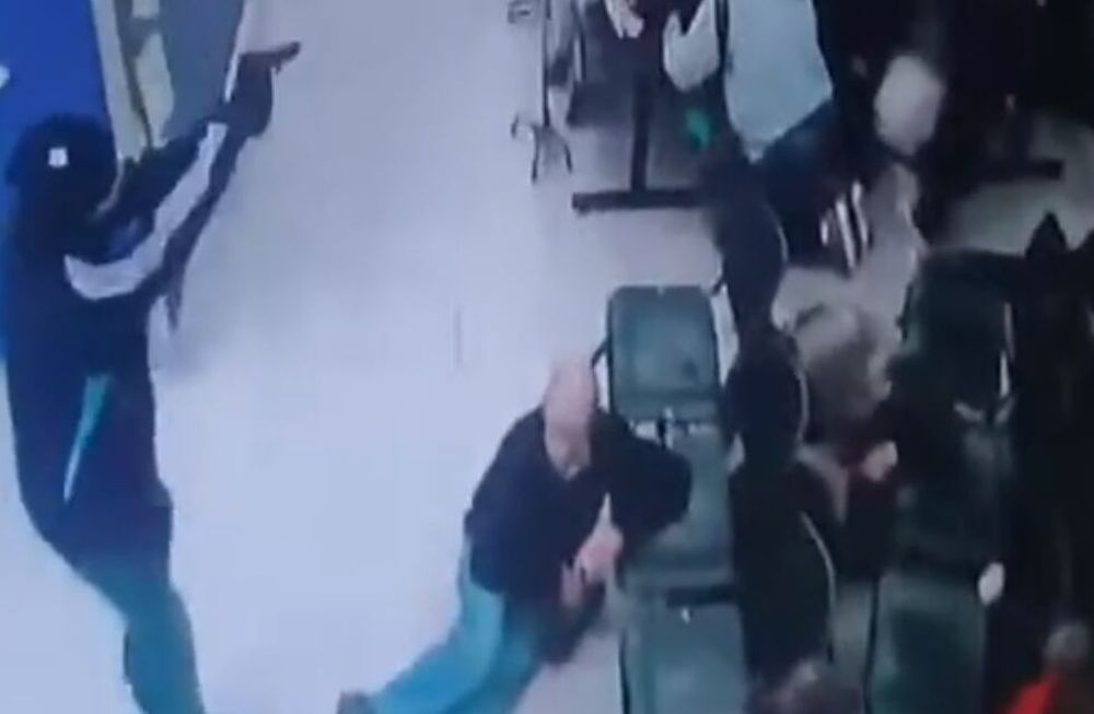 Video: un grupo comando robó 5 millones de pesos y 80.000 dólares de un banco en La Plata