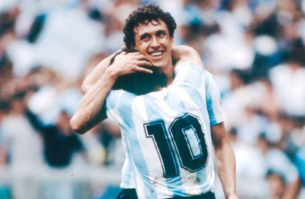 Valdano lloró al recordar a Diego Maradona.