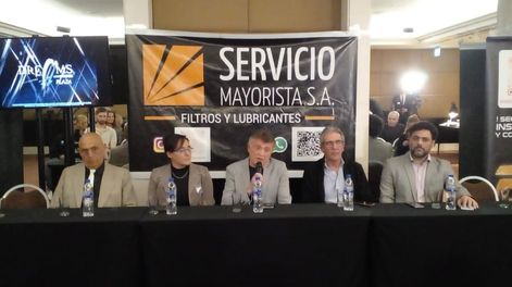 Los Andes | Con la presencia del histórico Oscar Hualpa, Daiana San Román, presidente de la Federación, el promotor Jorge Pandolfino, el Subsecretario de Deportes, Federico Chiapetta y Fabricio Alvacete  del Park Hyatt Mendoza. / Gentileza.