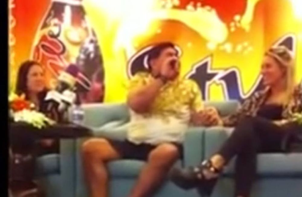 Diego Maradona le cantó una serenata a Rocío Oliva en la TV de Dubai
