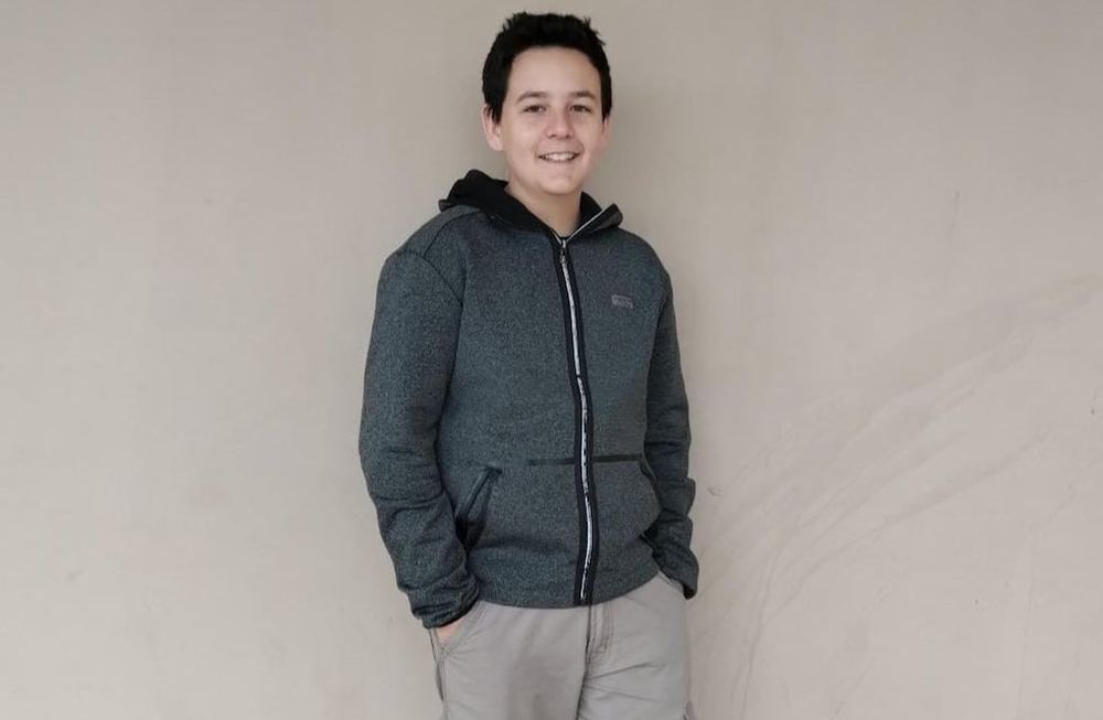 El adolescente venció una enfermedad oncológica y hoy recolecta juguetes para los chicos que están viviendo una experiencia como la suya en el hospital Notti.