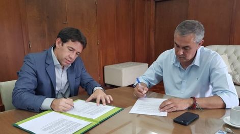 El ministro Lucero con su par de Mendoza, Enrique Vaquié.