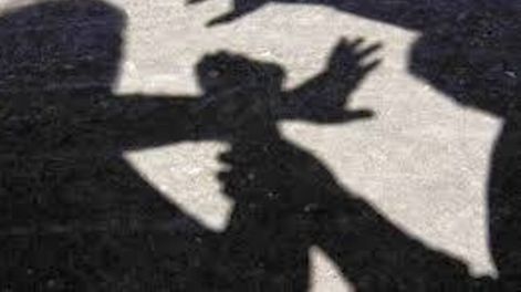 Un trágico hecho de violencia ocurrió en el distrito sanrafaelino de Cuadro Nacional, donde un hombre en situación de calle perdió la vida tras ser brutalmente golpeado en una vivienda abandonada.