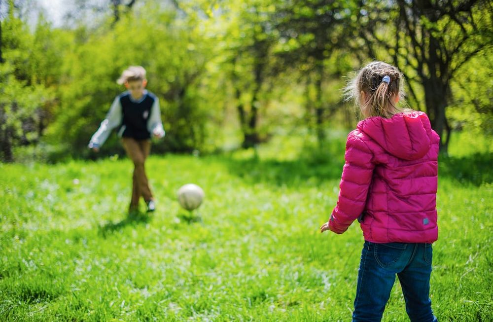 Aprendizajes. Nombres, colores y juegos son parte de los condicionantes para la crianza. Culturalmente se los agrupa como parte de lo “femenino” o lo “masculino”.