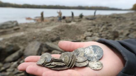 Hallaron un tesoro con 2.000 monedas de oro y plata gracias a la sequía en Hungría