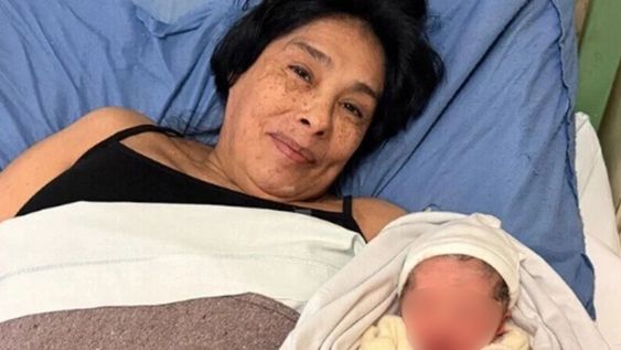Una mujer de 62 años dio a luz a su primer hijo y sería la madre de mayor edad registrada en Argentina.