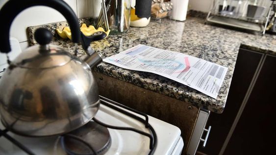 Servicios públicos: se estiman aumentos de más de $200 al mes