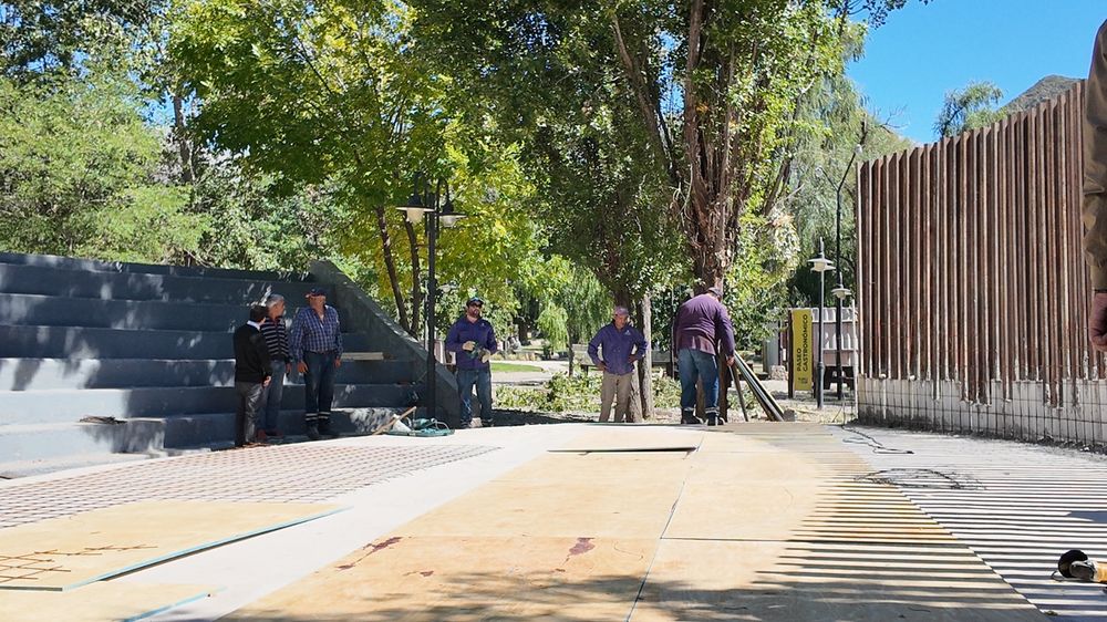 Continúa la segunda etapa de remodelación del mini teatro, con ampliación del escenario y rediseño integral para potenciar la agenda cultural del destino.