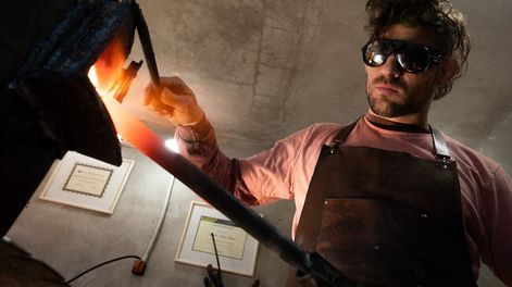 Los Andes | Agustin Peppi Scopel es forjador de cuchillos y participó de la quinta temporada de Desafío Sobre Fuego un programa que se emitirá por History Channel en donde el primer premio son 10 mil dólares.Foto: Ignacio Blanco / Los Andes