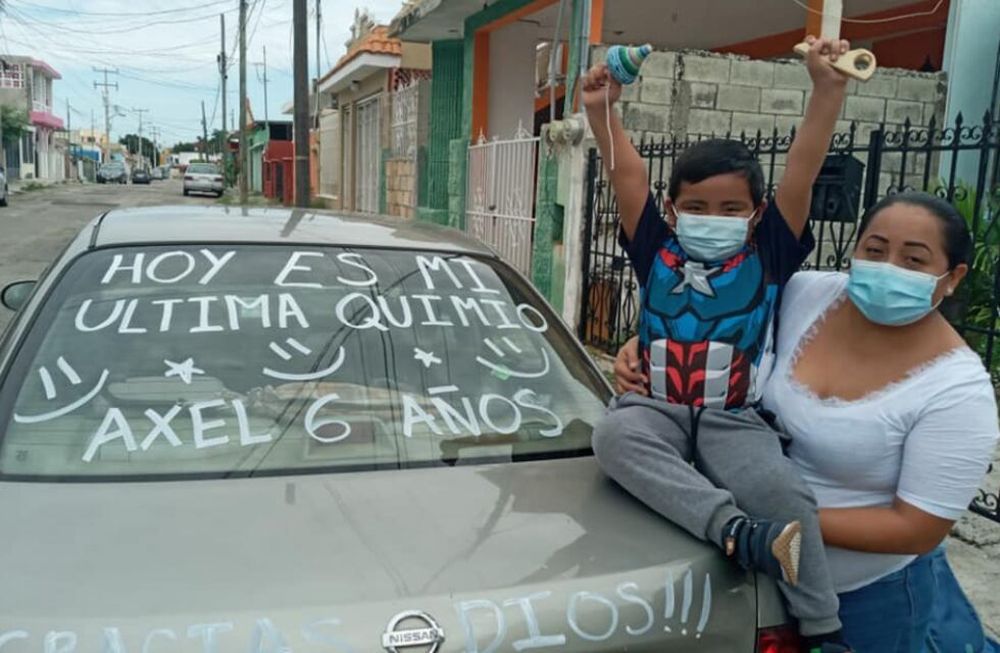 Axel recibió su última quimioterapia y la familia celebró a lo grande.