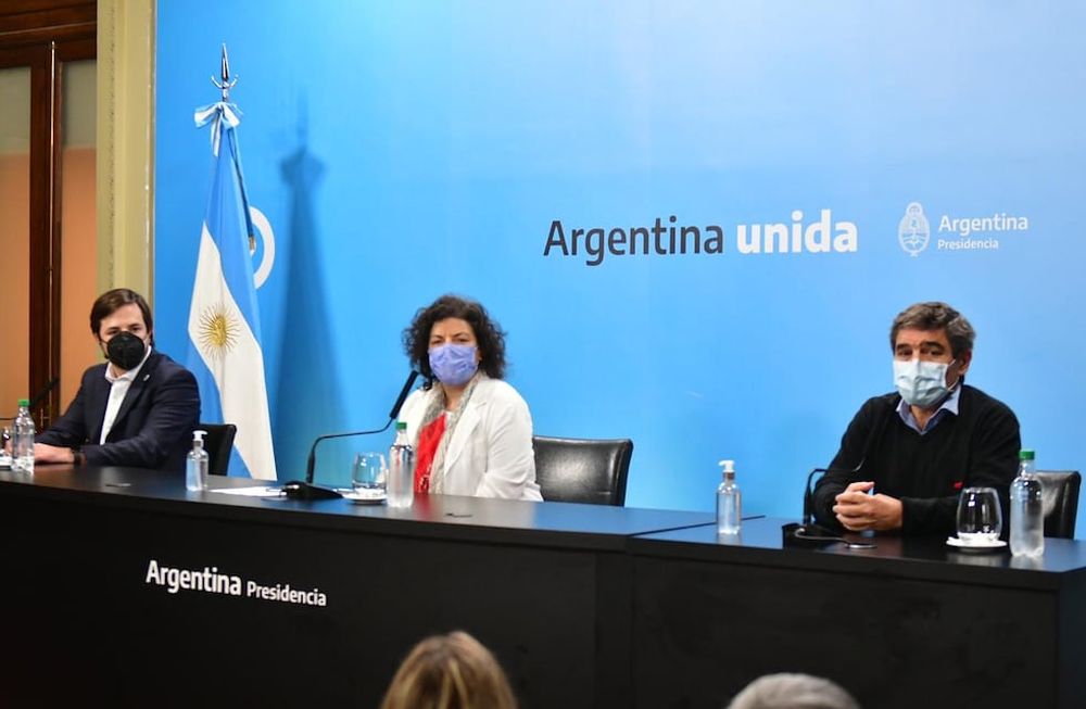 Carla Vizzotti, Nicolás Kreplak y Fernán Quirós en conferencia de prensa. Ayer anunciaron las alternativas de combinación que se ofrecerá para completar la inmunización de quienes recibieron la Sputnik V. (Foto: Federico López Claro)