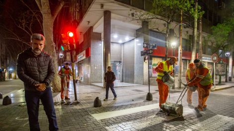 Ulpiano suarez presenció los trabajos de pintura vial en calle Gutiérrez