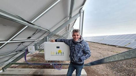 El cofundador de Solárica explica cómo realizan proyectos de energía renovable para diferentes sectores de la ganadería y agroindustria.