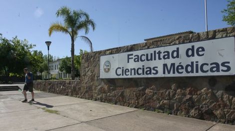 Bochazo generalizado en el ingreso a Medicina de la UNCuyo. Archivo Los Andes