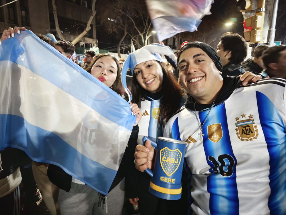 Miles de mendocinos coparon el KM 0 para celebrar el pase de Argentina a semifinales del Mundial 2026