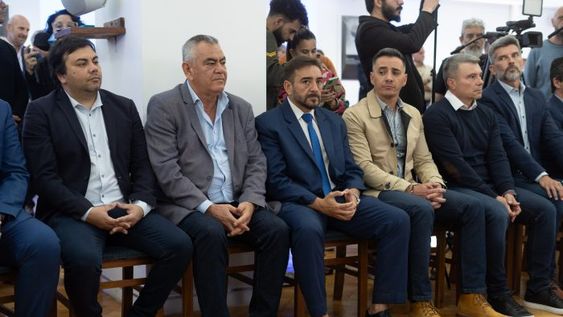 Los intendentes Francisco Lo Presti (Las Heras), Edgardo González (Lavalle), Fernando Ubieta (La Paz), Marcos Calvente (Guaymallén), Diego Costarelli (Godoy Cruz) y Ulpiano Suárez (Ciudad). Archivo Los Andes