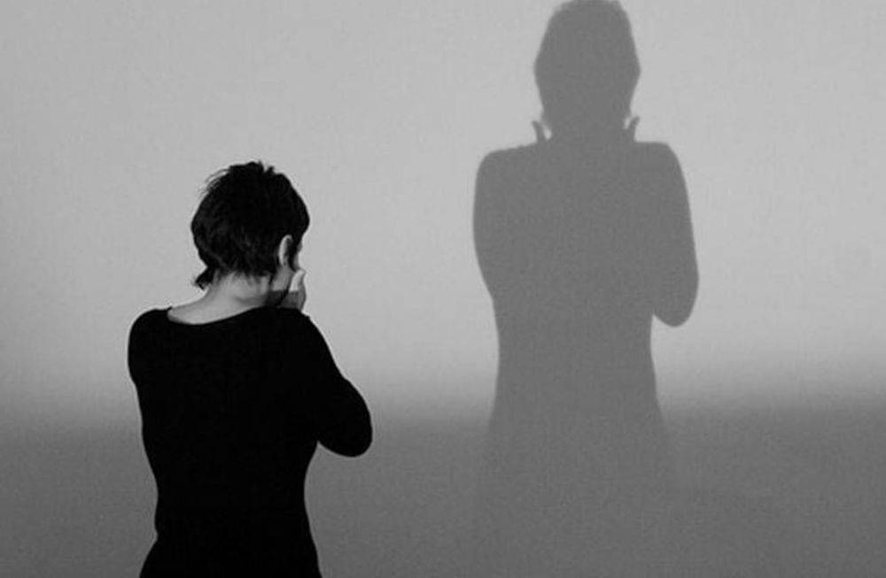 Con el deterioro de las condiciones socioeconómicas, a las áreas que reciben denuncias y solicitud de acompañamiento por violencia de género llegan situaciones cada vez más complejas y graves. Parte del problema es que las personas afectadas demoran más en llegar a pedir ayuda por la dependencia económica o porque no tienen cómo solventar el traslado, según relatan referentes en el tema.