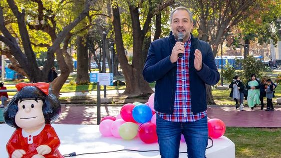 Maipú ya cuenta con una nueva área de juegos en la plaza 12 de Febrero