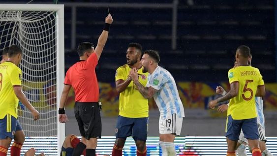 Otamendi cometió un penal innecesario y los hinchas argentinos no se lo dejaron pasar.
